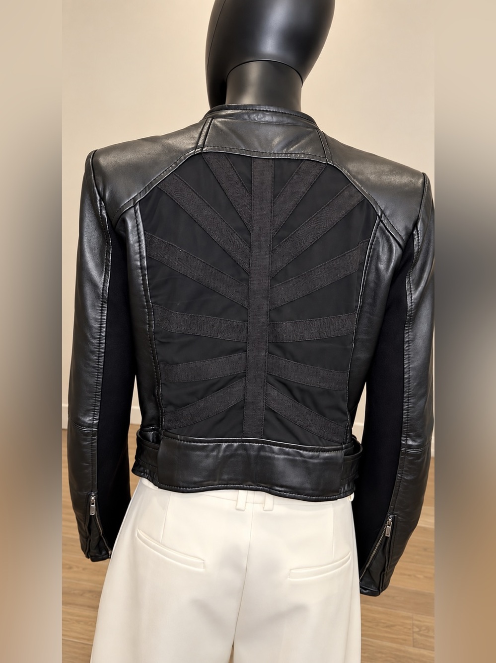 BCBG Max Azria Genuine Leather Cropped Moto Jacket Webbing Back Black size M